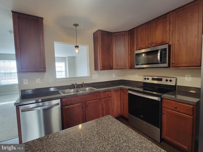 Building Photo - 216 Monticello Square