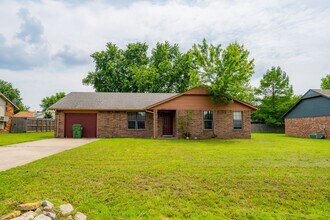 Building Photo - 3 Bed | 2 Bath | Broken Arrow