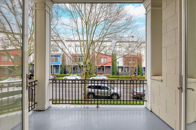 Building Photo - Luxury 3-bedroom, 3.5 Bath Row Home for Rent in Villebois Village Center