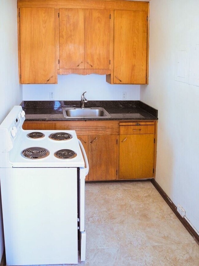 Building Photo - 6209 1/2 15th Ave NW-304