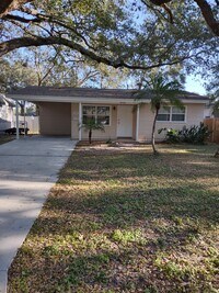 4121 Iris Street N. High and dry location - 4121 Iris St N