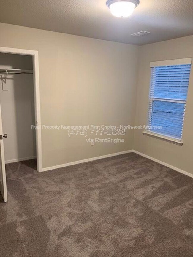 Building Photo - 4205 SW Lenox Ave