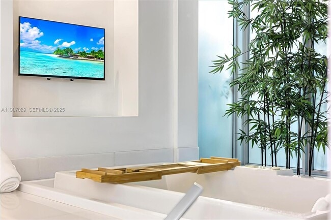 Building Photo - 300 Royal Plaza Dr