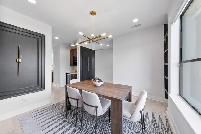 Building Photo - 4301 Vivian St