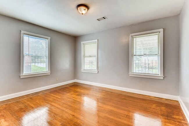 Building Photo - 3 Bedroom Brick Ranch on Basement/5 Min Drive to Downtown Atlanta
