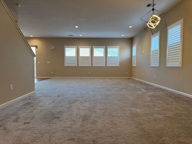 Building Photo - Experience refined living in this beautifully appointed 4-bedroom + den, 3-bath executive residence.