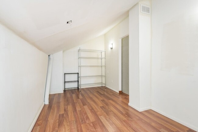 Building Photo - Top Level One Bedroom Condo in Rhino