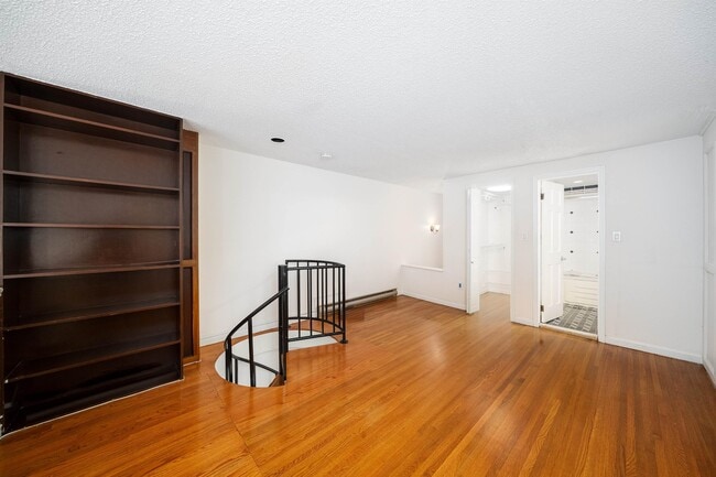 Building Photo - 1314 Hudson St