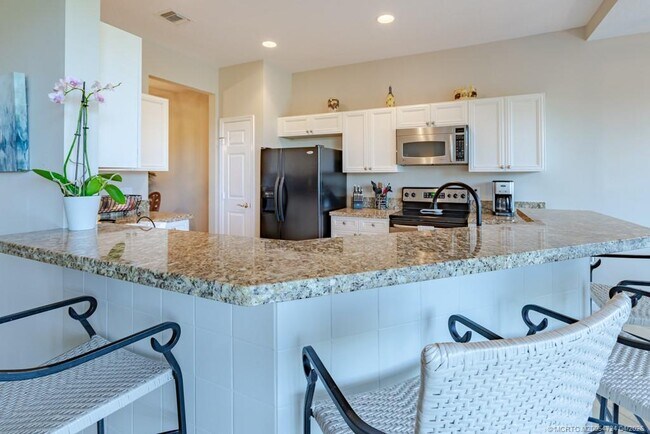 Building Photo - 2371 SW Carriage Hill Terrace