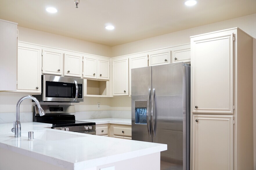 Building Photo - 17161 Alva Rd