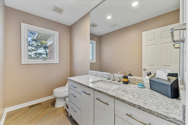 Building Photo - 2419 Cumberland Cir