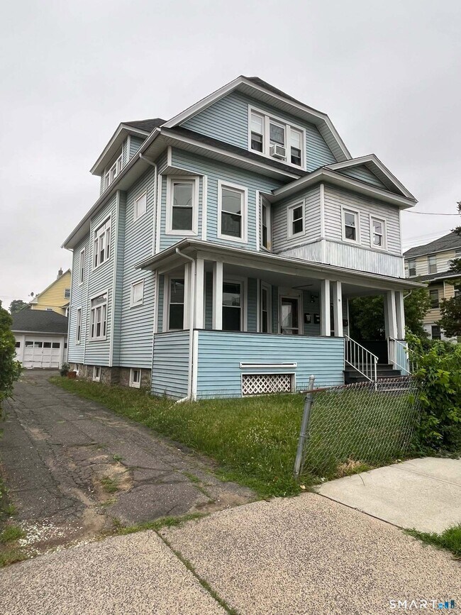 Building Photo - 417 Willow St