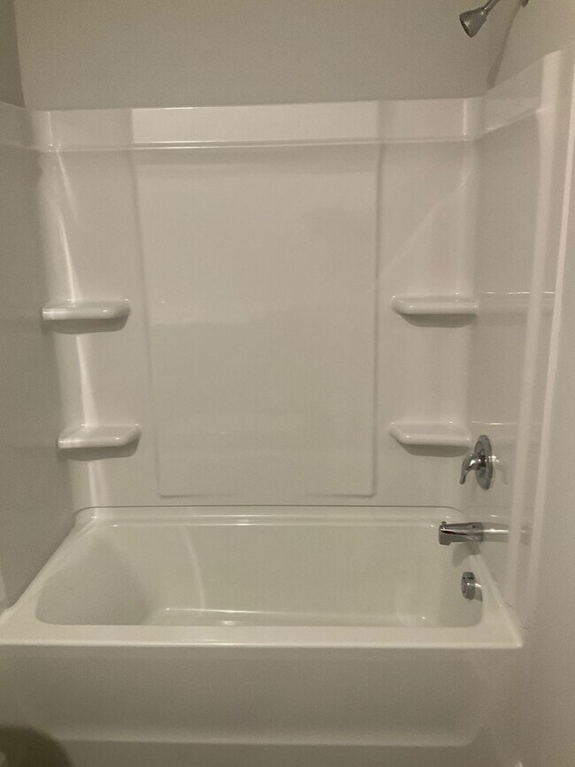 Building Photo - Welcome to this stunning townhouse in Leland, NC!