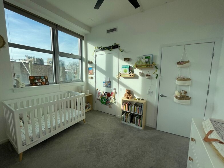 Second bedroom (1/3) - 1000 W Leland Ave