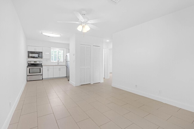 Building Photo - 330 W Camino Real