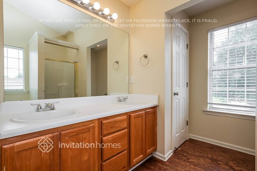 Building Photo - 352 Jasmine Dr