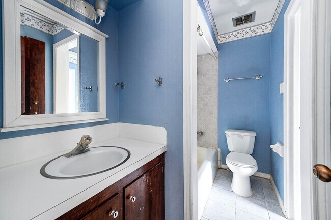 Building Photo - 1609 Mapleton Dr