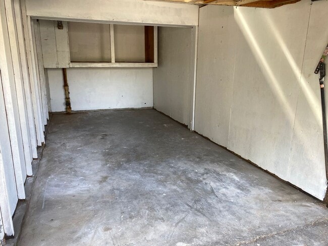 Building Photo - Remodeled 3 Bedroom 1 Bath Plus Single Car Garage
