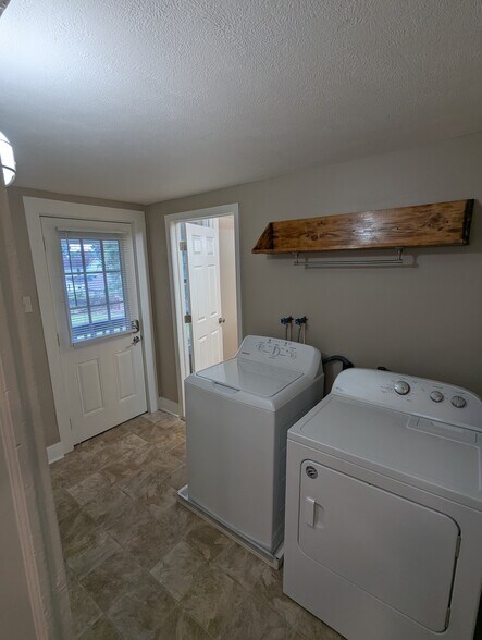 Laundry Room - 321 Howard St