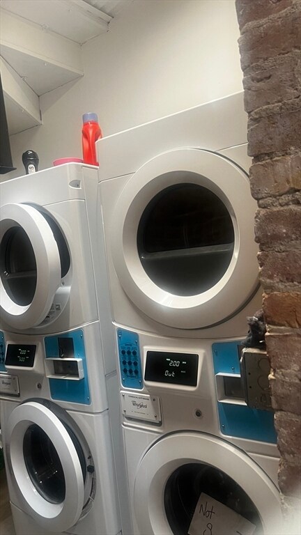 Building Photo - 397 Chelsea St