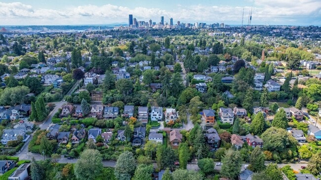 Building Photo - 4Bd/1.75Ba Seattle House