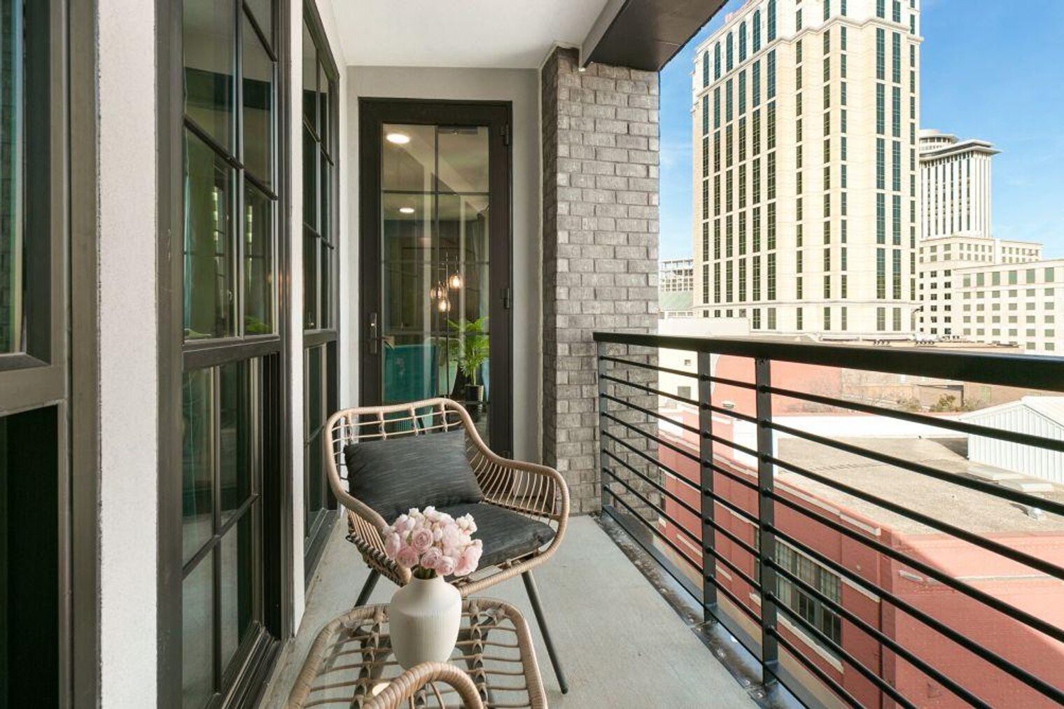 Building Photo - 611 Commerce St