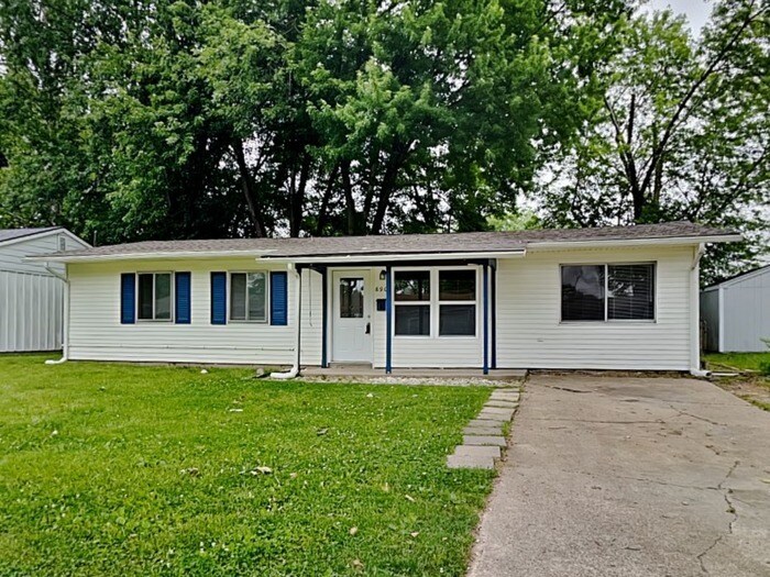 Primary Photo - 890 Edgewood Dr