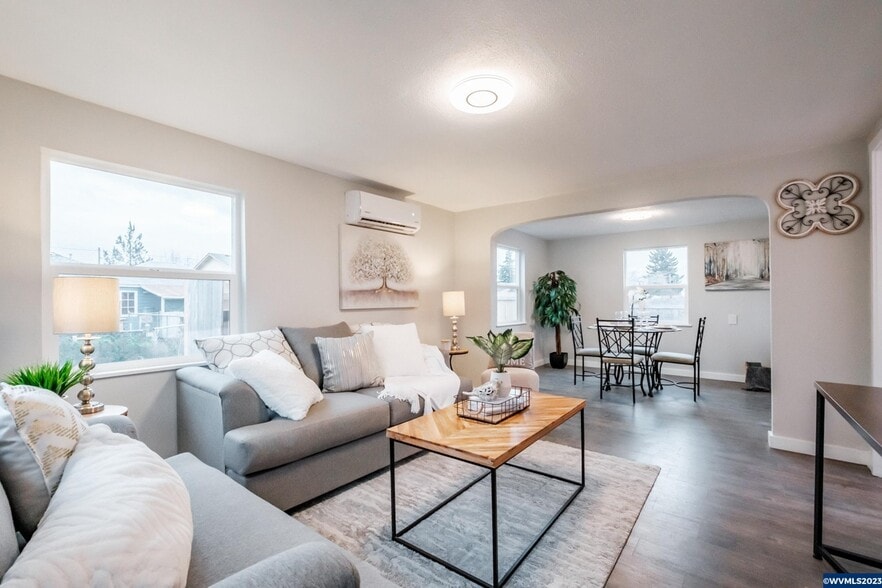 Building Photo - 440 S 6th St