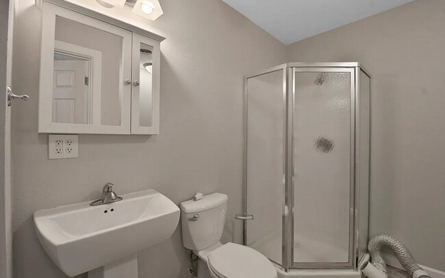 Building Photo - 4 bedroom 2 bathroom located in Champaign- Available August!