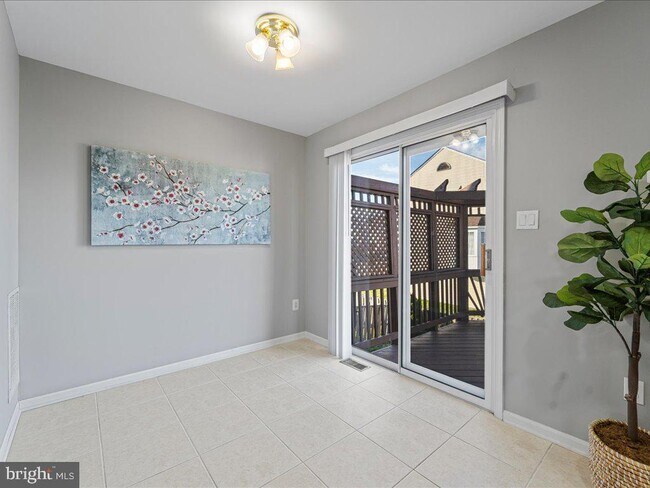 Building Photo - 564 Radford Terrace NE