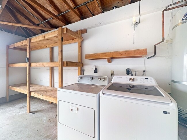 Building Photo - SD: Comfortable 3BD/2BA Home in Oceanside with Community Pool, 2-Car Garage & Walking Trails