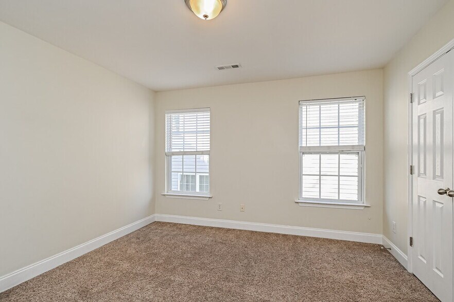 Building Photo - 1565 Bridgecrest Dr