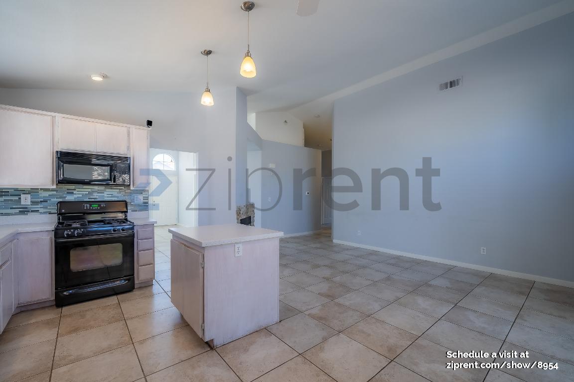 Building Photo - 39821 Milan Dr