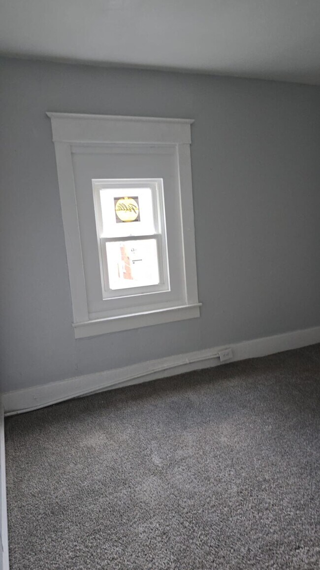 Building Photo - 669 S 35th St