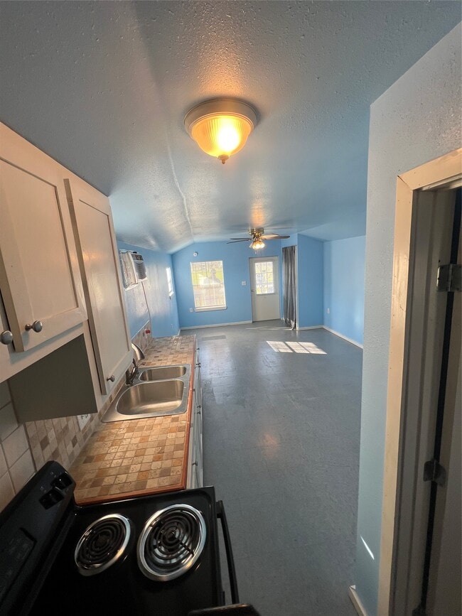 Building Photo - 327 17th St