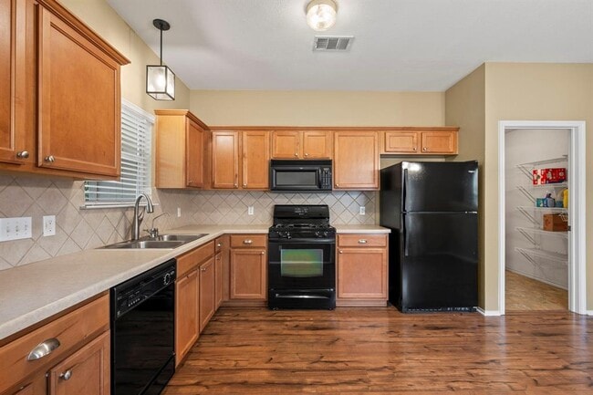 Building Photo - 3841 Castle Rock Cove