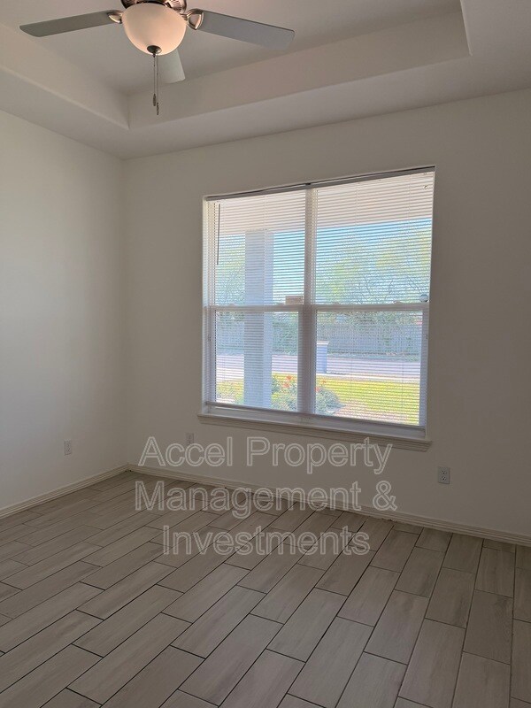 Building Photo - 418 Gonzalez Dr