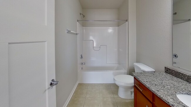 Building Photo - RENT SPECIAL -- Like New Condo Style Upper 3 Bedroom 2 Bathroom plus Den Apartment is Available