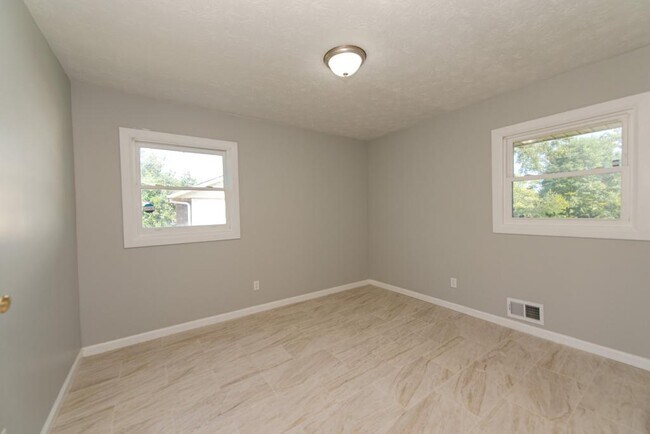 Building Photo - 8909 Channing Dr