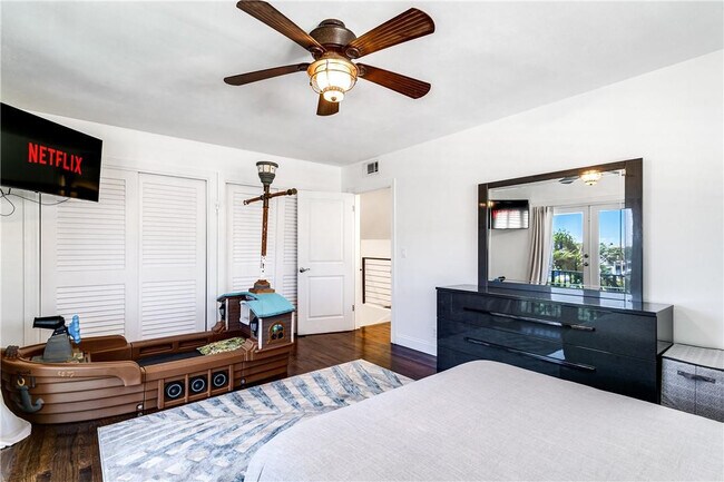 Building Photo - 2948 NE 35th Ct