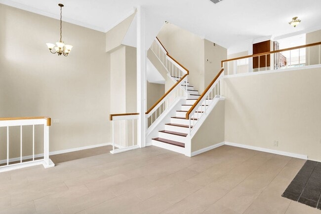 Building Photo - Beautiful townhome in La Jolla!  Three bedrooms plus office/extra bedroom! Available immediately!