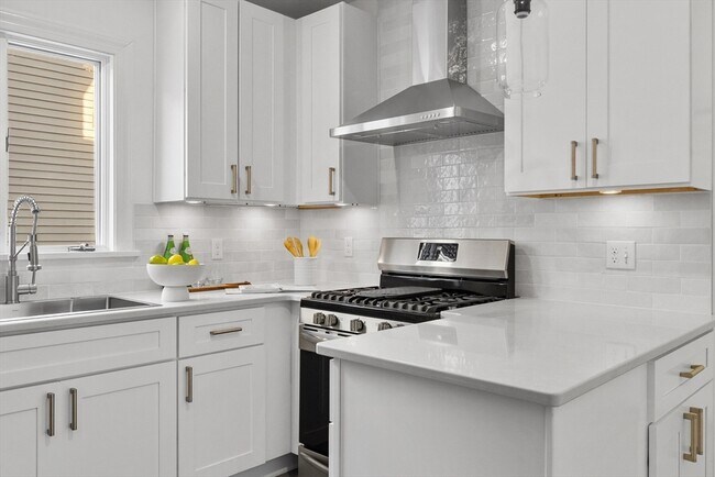 Building Photo - 44-46 Pinkham Rd