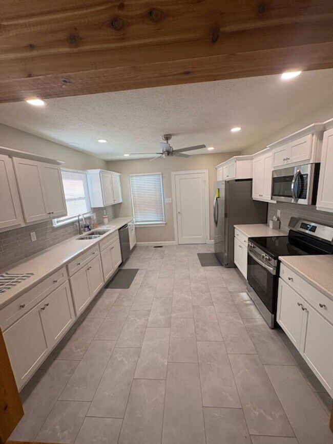 Building Photo - COMPLETE Remodel 2 Bedroom / 1 Bath House