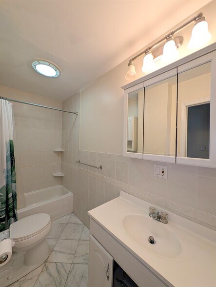 Building Photo - 41 Ossipee Rd