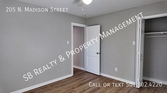 Building Photo - 205 N Madison St