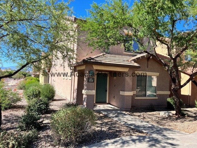 Building Photo - Beautiful Three Bedroom 2 and 1/2 Bath Home