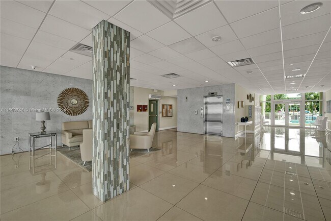 Building Photo - 9500 W Bay Harbor Dr