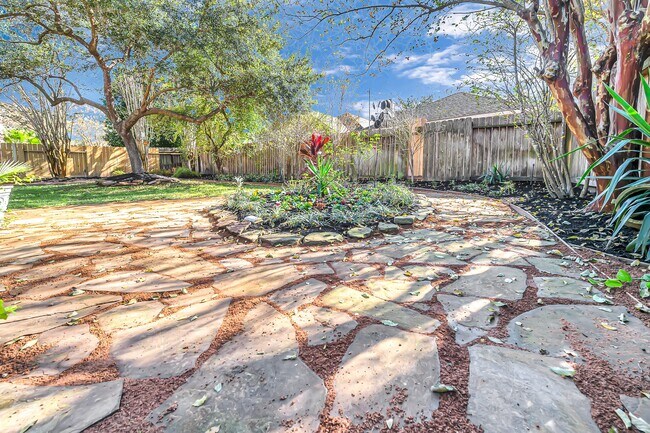 Building Photo - 23207 Willow Pond Pl