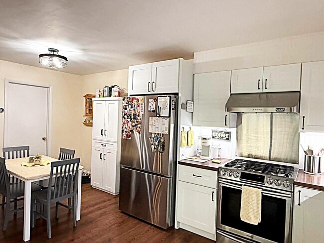 Building Photo - 212 2nd Ln