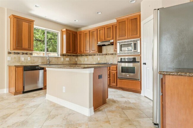 Building Photo - 15528 Interlachen Dr